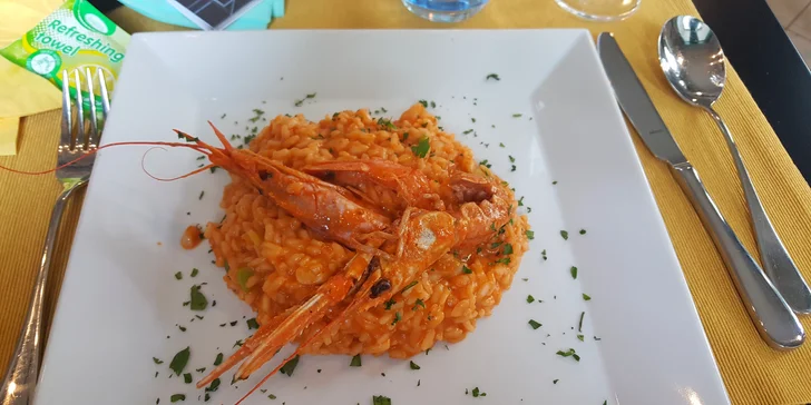 Denní menu podle výběru z 8 druhů a k tomu Pepsi nebo Mirinda