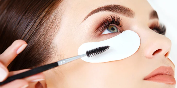 Pro smyslný pohled i bez umělých řas: výživa a lash lifting