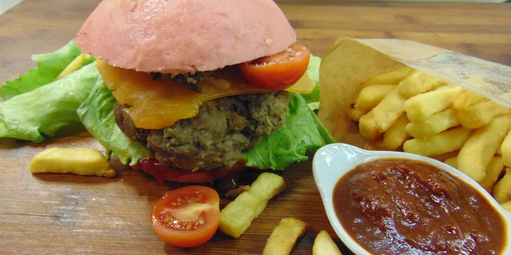 300g burger podle výběru, porce hranolků a omáčka pro 1 i 2 osoby