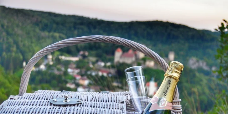 3–8hod. projížďka kabrioletem Audi A4 mezi vinicemi a piknik: víno či prosecco, slané nebo sladké dobroty