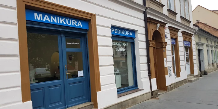Nohy jako ze škatulky: mokrá pedikúra s možností laku, gel laku či Shellacu