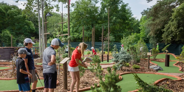 Dobrodružství v Pirátí zátoce: adventure minigolf s 27 jamkami