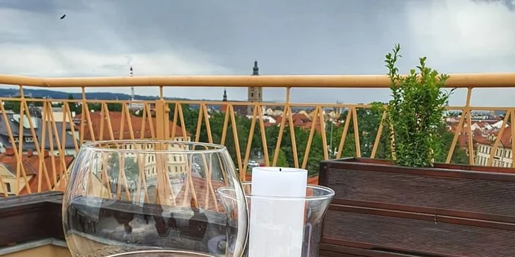 Pochutnejte si: káva a dezert i obložený talíř a prosecco či víno pro 2 osoby