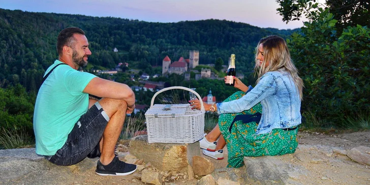 3–8hod. projížďka kabrioletem Audi A4 mezi vinicemi a piknik: víno či prosecco, slané nebo sladké dobroty