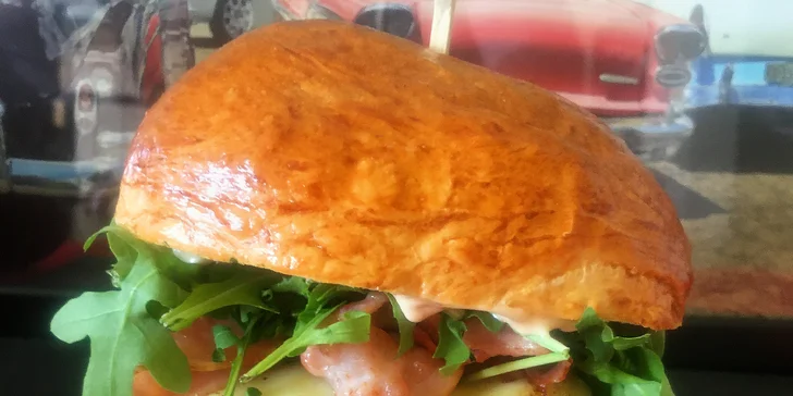 1 nebo 2 burgery MASTER BBQ či FORTNITE CHEESE a domácí hranolky od Burgermastera zoceleného na burgerstreet festivalu