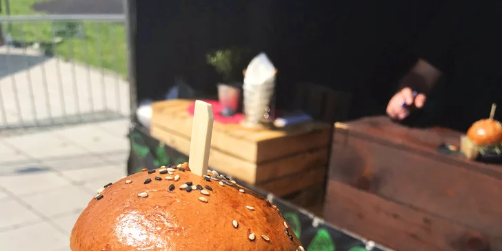 1 nebo 2 burgery MASTER BBQ či FORTNITE CHEESE a domácí hranolky od Burgermastera zoceleného na burgerstreet festivalu
