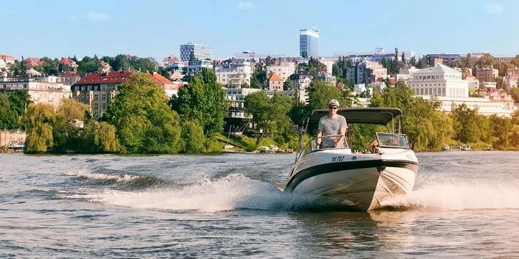 Soukromá jízda na luxusním motorovém člunu až pro 5 osob na 20–120 minut