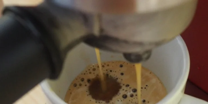 Voucher na 5 káv v podniku Bez obalu Ostrava: espresso a lungo nebo mléčné varianty