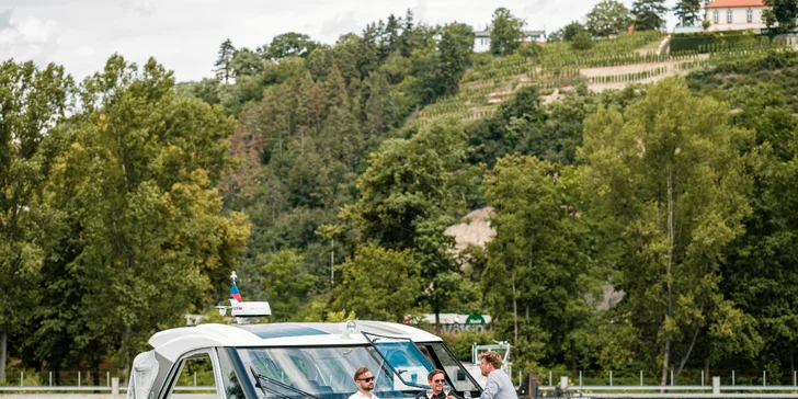 Hodinová veřejná nebo privátní plavba luxusní jachtou i s občerstvením