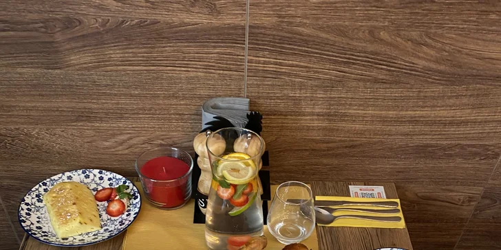 3chodové letní menu pro 2 nebo 4: kuře, stripsy, vývar i grilovaný ananas