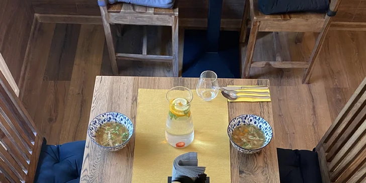 3chodové letní menu pro 2 nebo 4: kuře, stripsy, vývar i grilovaný ananas
