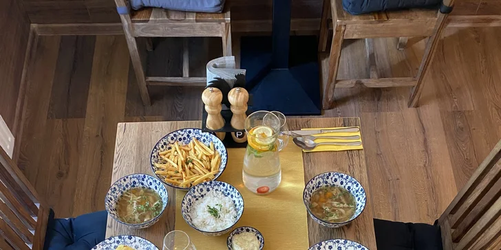 3chodové letní menu pro 2 nebo 4: kuře, stripsy, vývar i grilovaný ananas