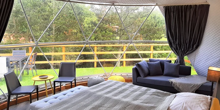 Luxusní kempování: moderní igloo až pro 4 osoby, uprostřed zeleně a s veškerým zázemím