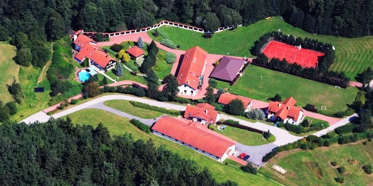 Luxusní kempování: moderní igloo až pro 4 osoby, uprostřed zeleně a s veškerým zázemím