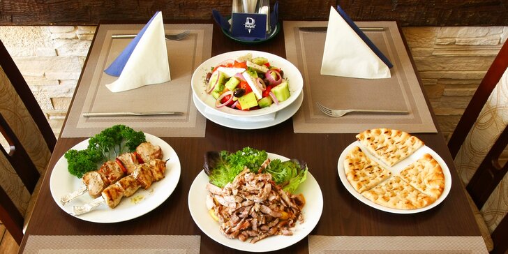 Řecké menu: kuřecí i vepřové souvlaki, gyros, tzatziky i řecký salát