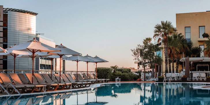 Až 15denní dovolená v 5* hotelu na Maltě přímo u pláže: snídaně, bazény a pobyt pro dítě do 12,9 let zdarma