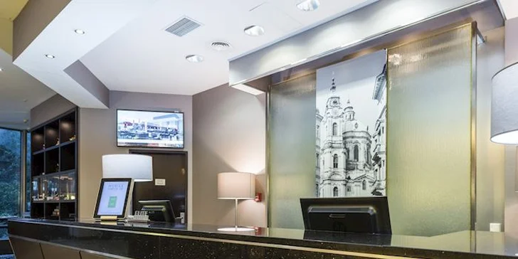 Pobyt v hotelu Courtyard by Marriott: výborná lokalita, snídaně, víno i fitness, 2 děti mají pobyt zdarma