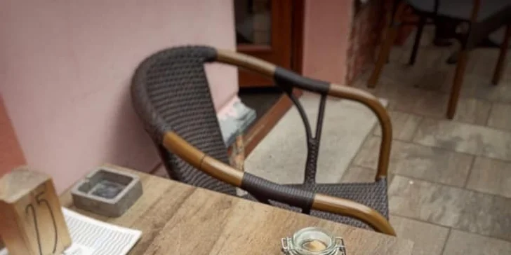Zapůjčení pramičky na 1 hodinu pro 3 až 5 lidí vč. záchranných vest