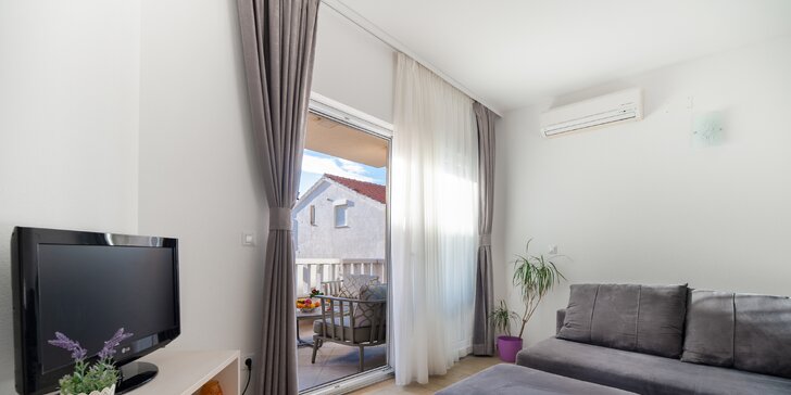 Dovolená v Chorvatsku pro 2–4: apartmány s terasou v centru Makarské, 5 minut na hlavní pláž