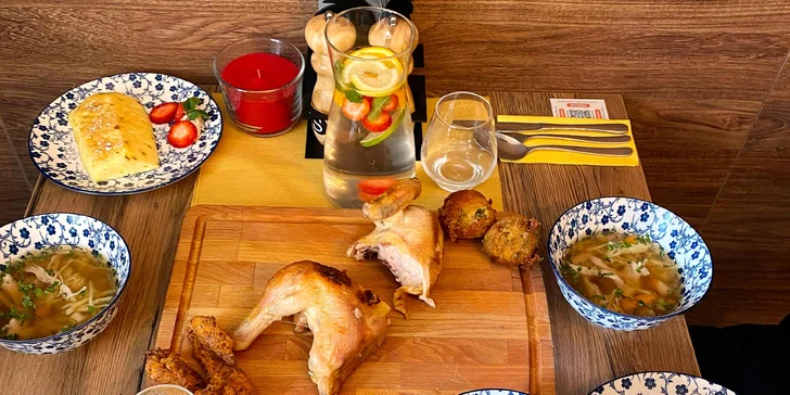 3chodové letní menu pro 2 nebo 4: kuře, stripsy, vývar i grilovaný ananas