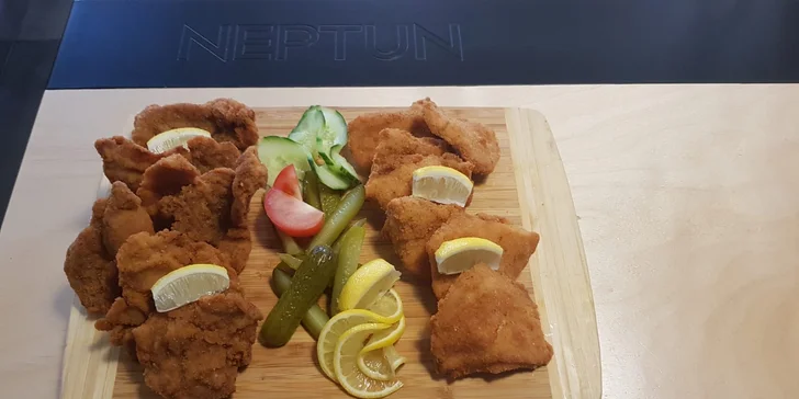 Pořádné jídlo v centru Liberce: 500 g kuřecích a vepřových řízečků