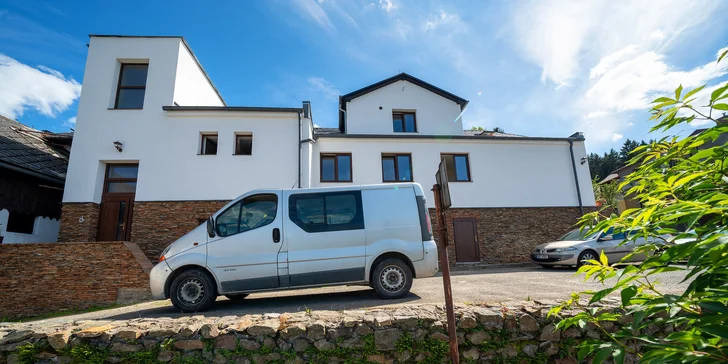 Pohoda na Šumavě pro partu i rodinu: nové a vybavené apartmány s kuchyní