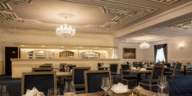 Romantický pobyt pro dva v 5* Château Šanov: bohaté snídaně a wellness s bazénem a saunami