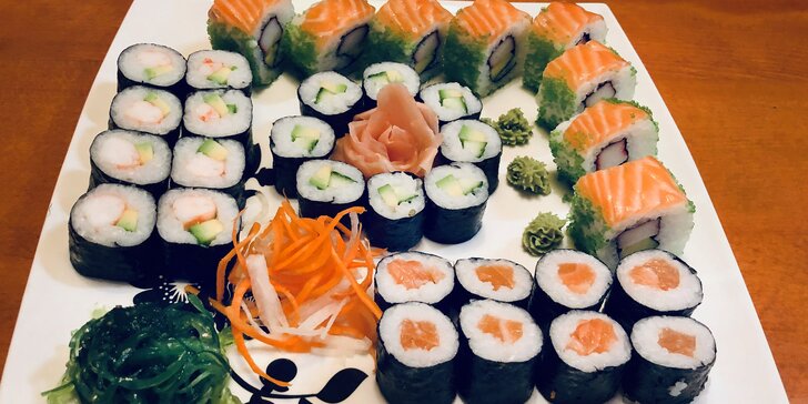 Zajděte na sushi sety: 24–52 ks s lososem, úhořem, krabem i čistě vegetariánské