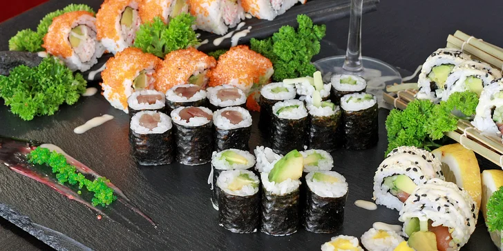 Japonsko v centru Ostravy: set 50 ks sushi s rybami i zeleninou a ovocem