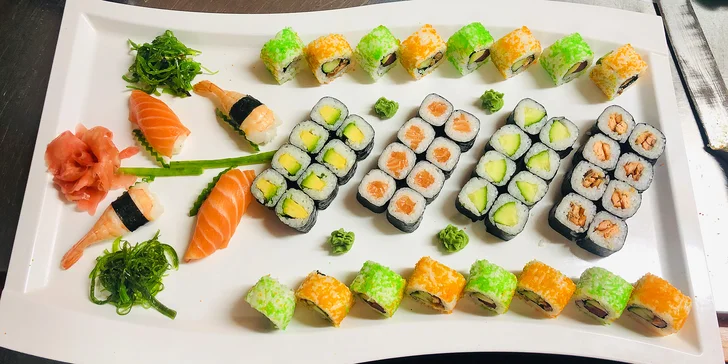 Pochutnejte si na sushi setech: 24–52 ks s lososem, krabem i čistě vegetariánské
