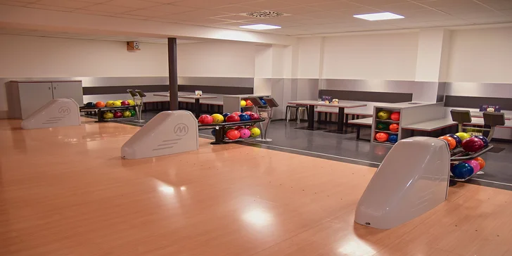 1 nebo 2 hodiny bowlingu až pro 6 osob a 1 kg křupavých hranolků