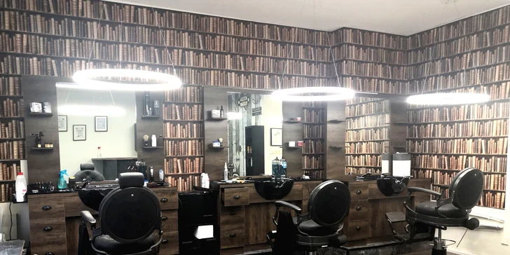 Barber péče pro pány: střih, masáž hlavy, úprava vousů a sklenka dominikánského alkoholu Mamajuana