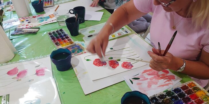Výtvarné kurzy pro začátečníky: malování akvarelem či kurz kreativního písma