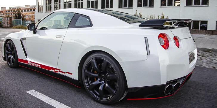 30 nebo 60 minut řidičem japonské ikony Nissan GT-R bez instruktora