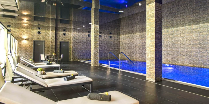 Romantický pobyt pro dva v 5* Château Šanov: polopenze a wellness s bazénem a saunami