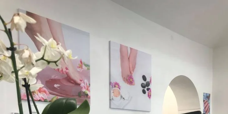 Nohy jako ze škatulky: mokrá pedikúra s možností laku, gel laku či Shellacu