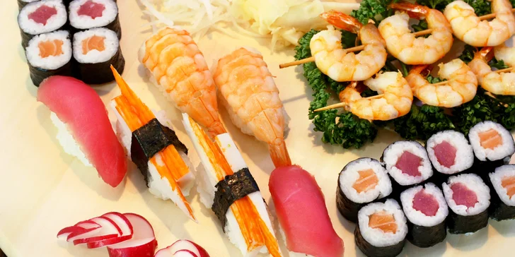 Sushi sety s 21–70 kousky: nigiri, maki i roll s krevetami, lososem či tuňákem
