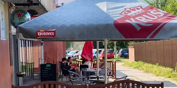 Dopřejte si fajn večer s přáteli: Vodní dýmka a 2 drinky dle výběru nebo párty kýbl