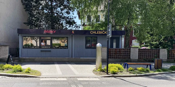 Hot dog s čedarem a nealko nápoj podle výběru: Kofola, Vinea nebo Rajec