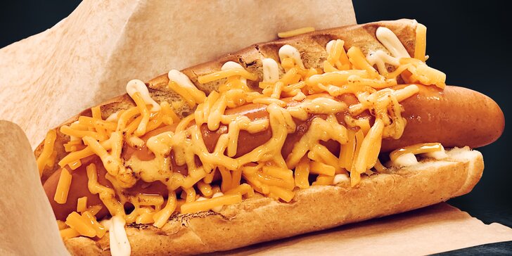 Hot dog s čedarem a nealko nápoj podle výběru: Kofola, Vinea nebo Rajec