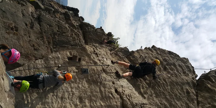 Pro horolezecké dobrodruhy: půldenní kurz bezpečného via ferrata lezení v Děčíně pro začátečníky
