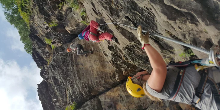 Pro horolezecké dobrodruhy: půldenní kurz bezpečného via ferrata lezení v Děčíně pro začátečníky
