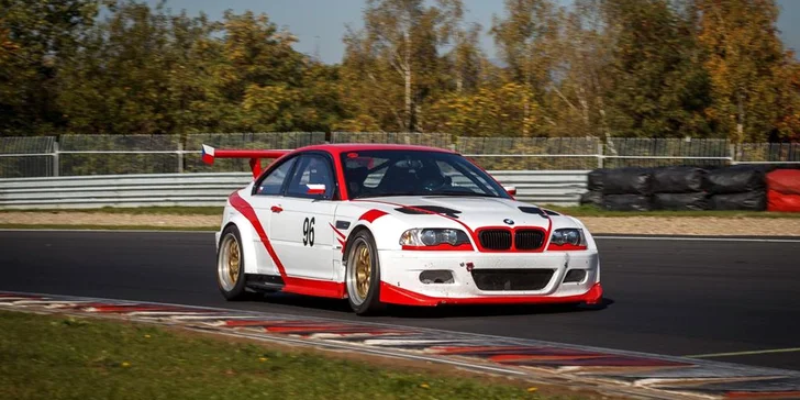 Uhánějte v závodním speciálu BMW: 2 nebo 5 kol na okruhu jako řidič či spolujezdec