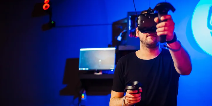 Bojujte s kamarády proti zombíkům: virtuální realita pro 3 hráče současně