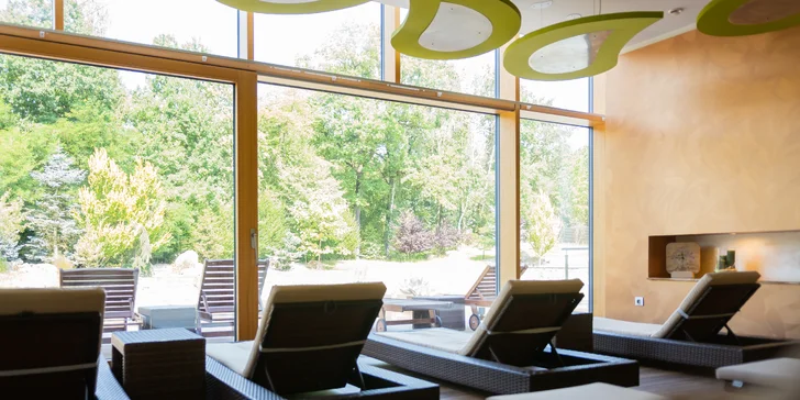 Degustační menu v klasicistním zámečku i vstup do wellness pro 2 osoby