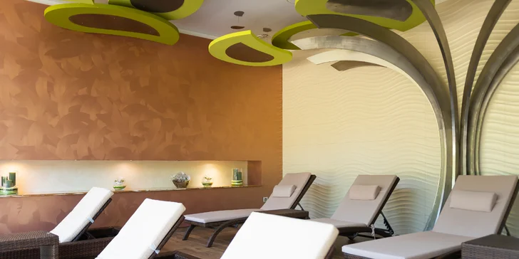 Degustační menu v klasicistním zámečku i vstup do wellness pro 2 osoby