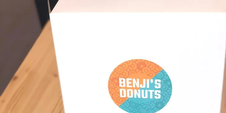 Donut a káva v pardubickém OC Atrium: espresso či americano, plněné a neplněné dezerty