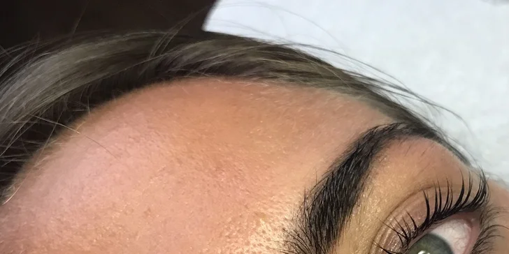 Krásné řasy pomocí metody Lash Lifting & Lash Volume vč. barvení