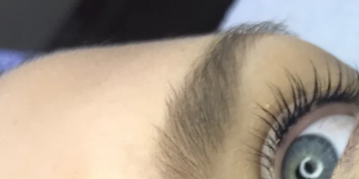 Krásné řasy pomocí metody Lash Lifting & Lash Volume vč. barvení