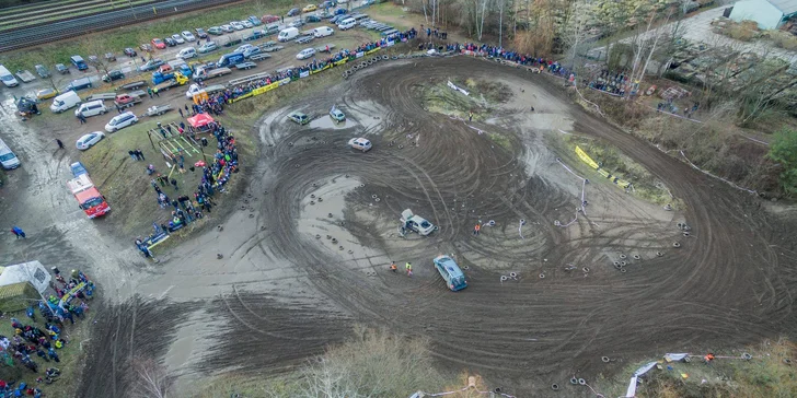 S rodinou do Drift areny: projížďky v bugině a plavba na motorovém člunu